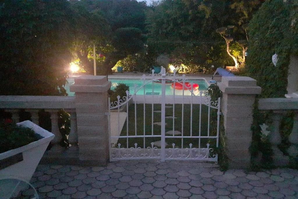 Le Jardin De Mae Apartment Bouc-Bel-Air Ngoại thất bức ảnh