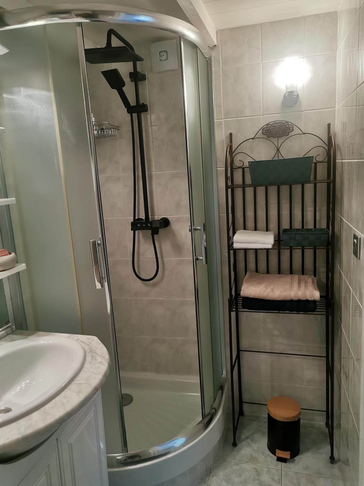 Le Jardin De Mae Apartment Bouc-Bel-Air Ngoại thất bức ảnh