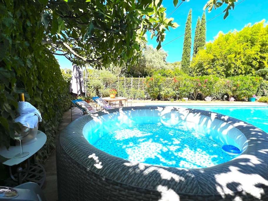 Le Jardin De Mae Apartment Bouc-Bel-Air Ngoại thất bức ảnh